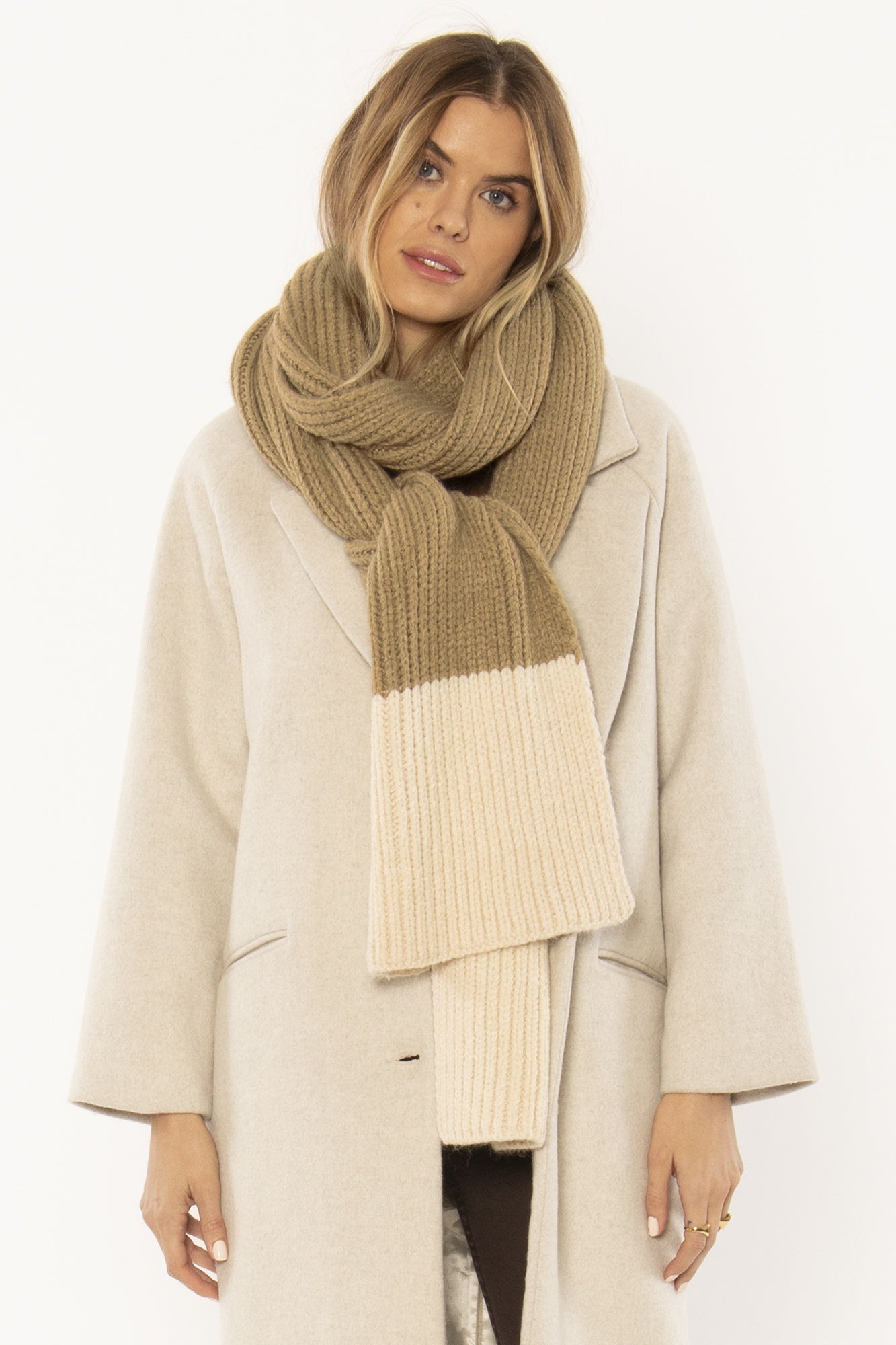 Amuse Cozy Up Knit Scarf